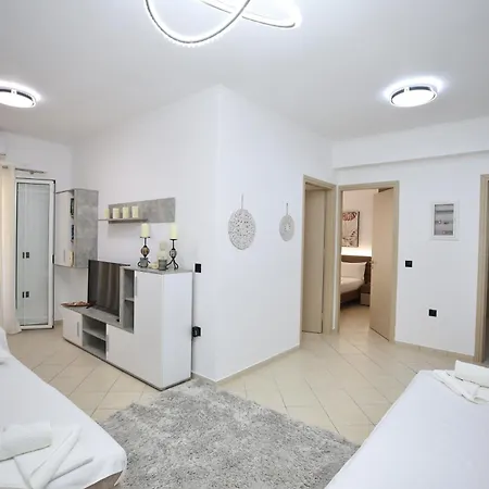 Premium Private Parking - Luxury Living Lefkada Apartment