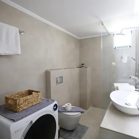 Premium Private Parking - Luxury Living Lefkada *